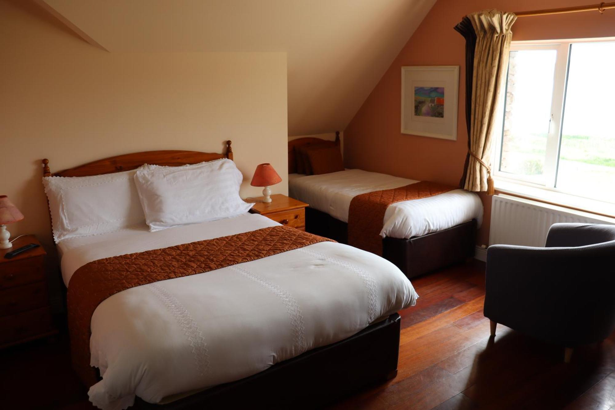 The Old Pier Guest Accommodation, Bed Only, No Breakfast Ballydavid المظهر الخارجي الصورة